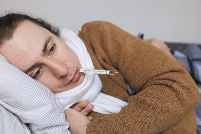 Fiebre como síntoma de linfocitos y leucocitos altos.