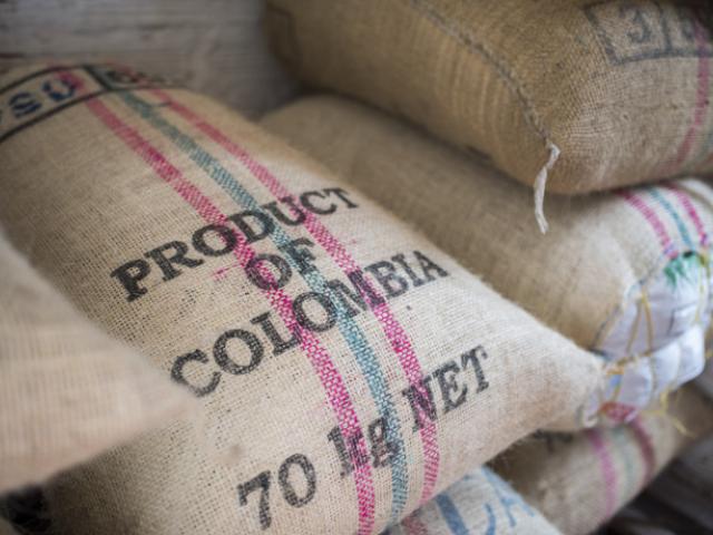 Sacos de café colombiano, reflejo de los beneficios del café como producto de exportación y consumo nacional. 