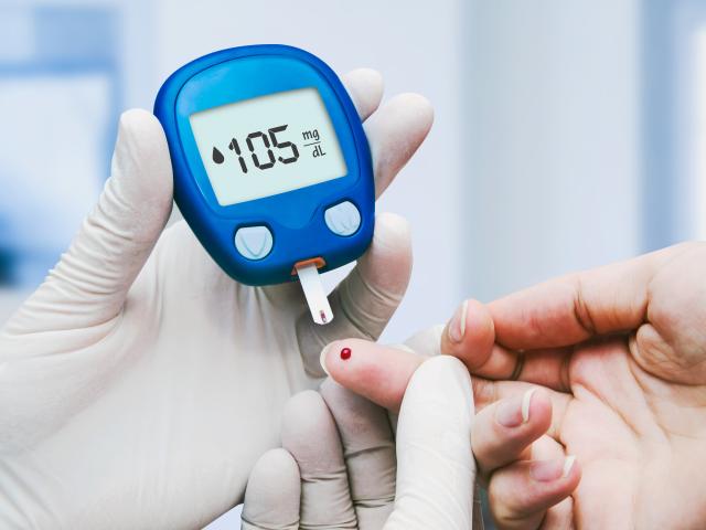 Prueba de glucosa en sangre para determinar si tienes prediabetes