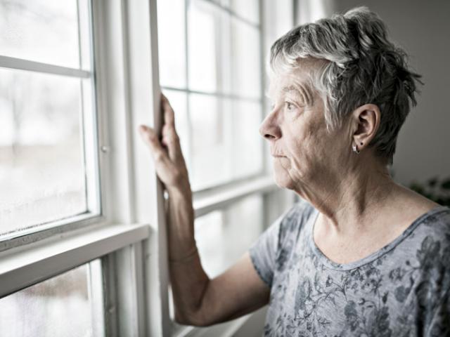 Mujer mayor con Alzheimer