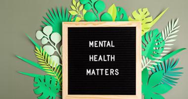 pizarra con frase: Mental Health Matters