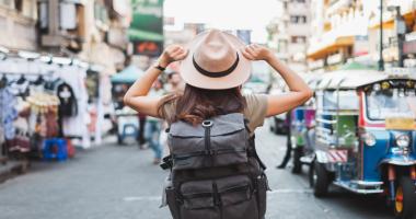 Muchacha viajando sola en Tailandia