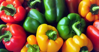 Chiles de diferentes colores (rojo, amarillo, verde)